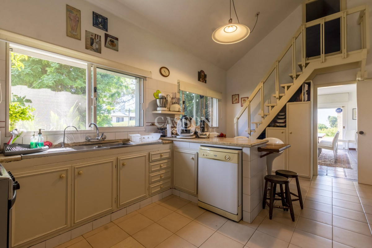 Casa ID.3595 - Venta Casa 8 dormitorios Playa Mansa Punta del Este