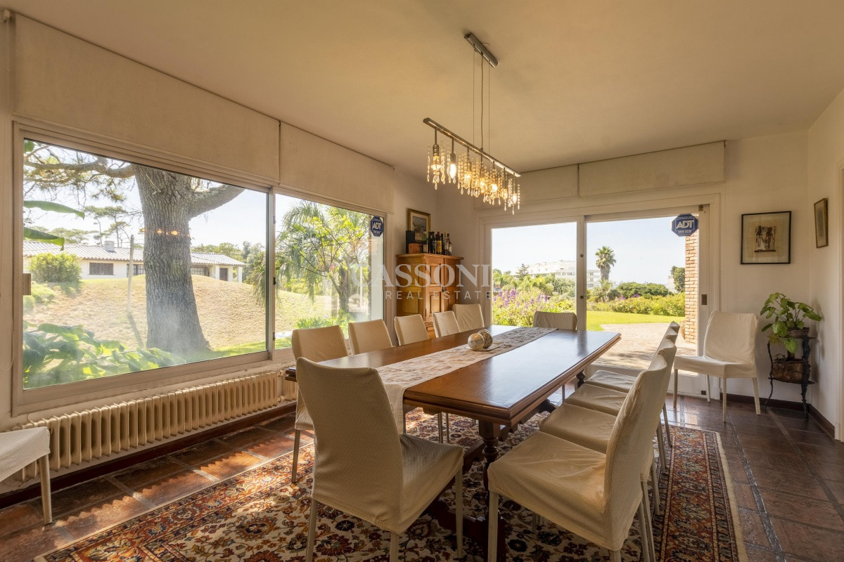 Casa ID.3595 - Venta Casa 8 dormitorios Playa Mansa Punta del Este