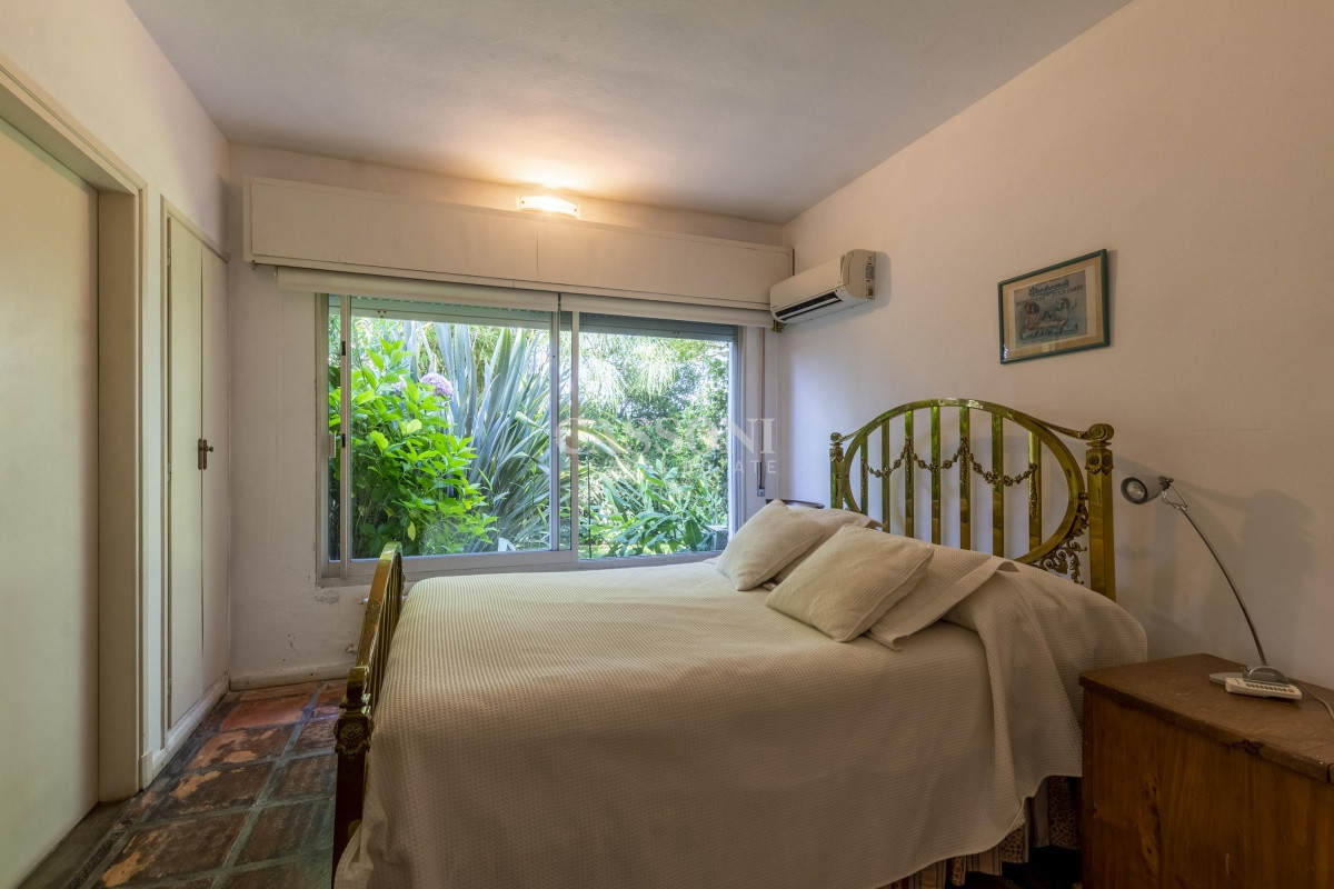 Casa ID.3595 - Venta Casa 8 dormitorios Playa Mansa Punta del Este