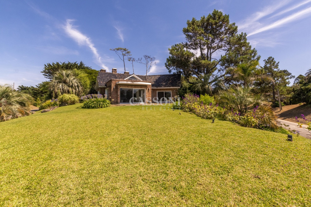 Casa ID.3595 - Venta Casa 8 dormitorios Playa Mansa Punta del Este