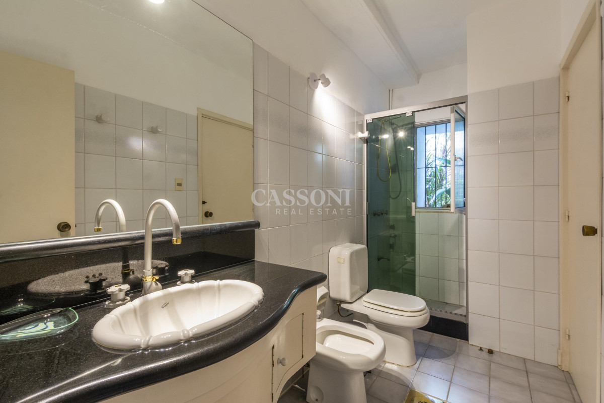 Casa ID.3595 - Venta Casa 8 dormitorios Playa Mansa Punta del Este