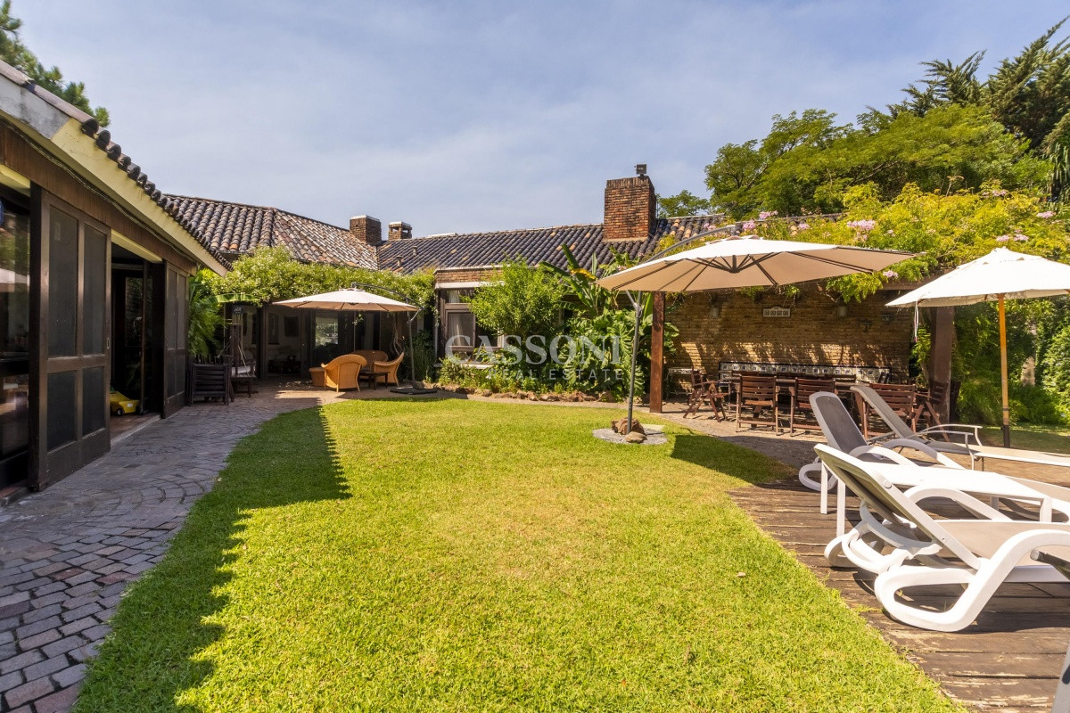 Casa ID.3595 - Venta Casa 8 dormitorios Playa Mansa Punta del Este