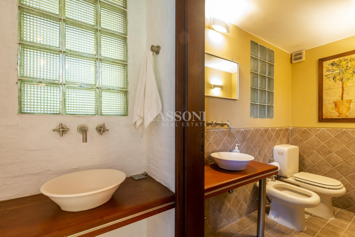 Casa ID.3595 - Venta Casa 8 dormitorios Playa Mansa Punta del Este