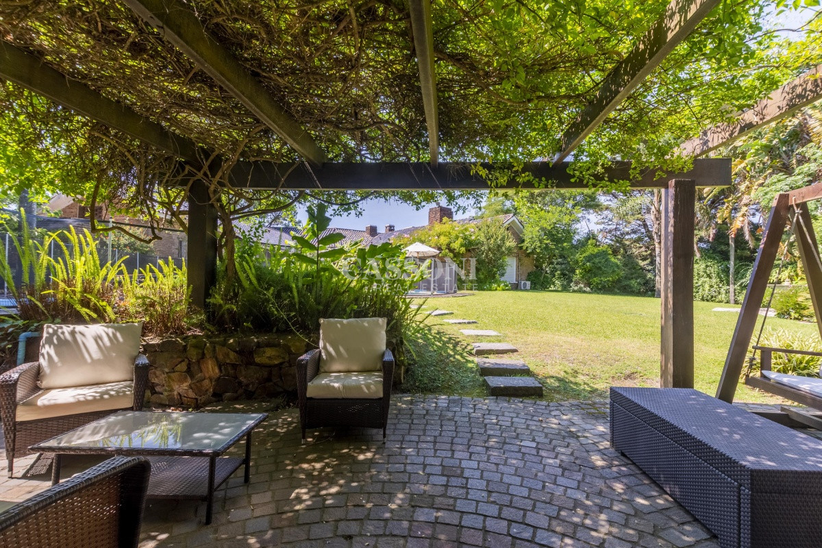 Casa ID.3595 - Venta Casa 8 dormitorios Playa Mansa Punta del Este