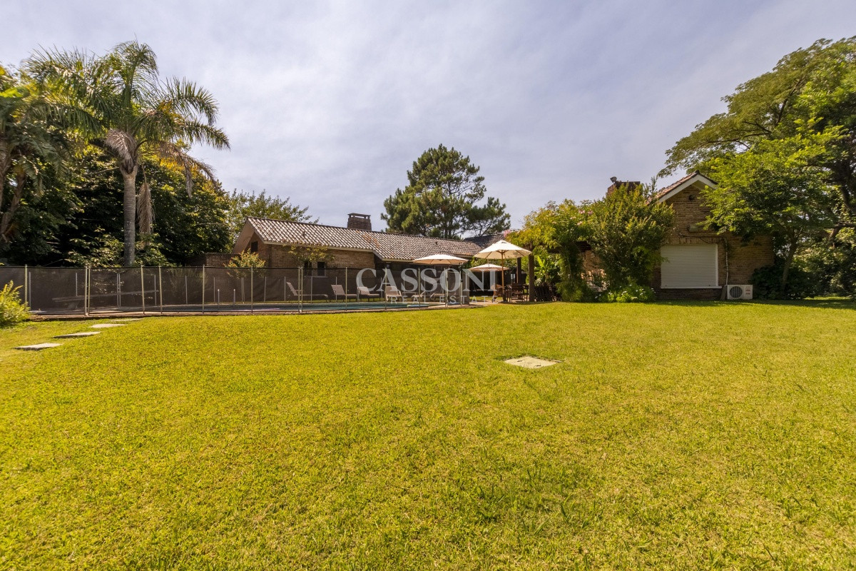 Casa ID.3595 - Venta Casa 8 dormitorios Playa Mansa Punta del Este