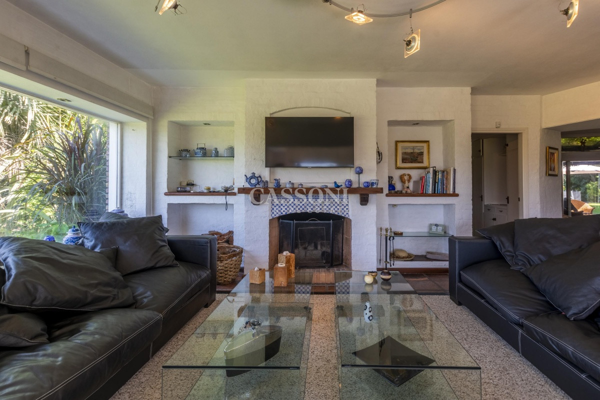 Casa ID.3595 - Venta Casa 8 dormitorios Playa Mansa Punta del Este