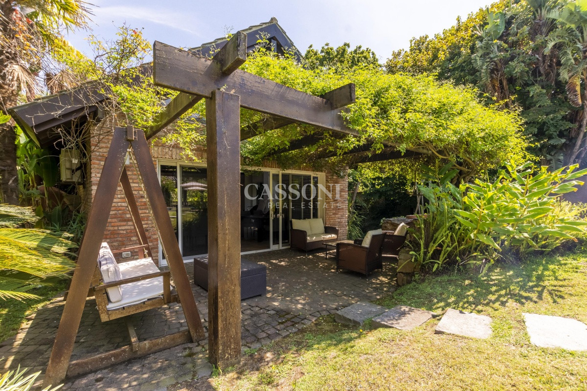 Casa ID.3595 - Venta Casa 8 dormitorios Playa Mansa Punta del Este