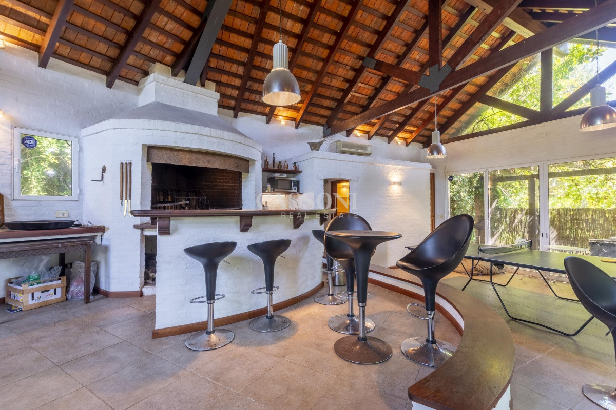 Casa ID.3595 - Venta Casa 8 dormitorios Playa Mansa Punta del Este