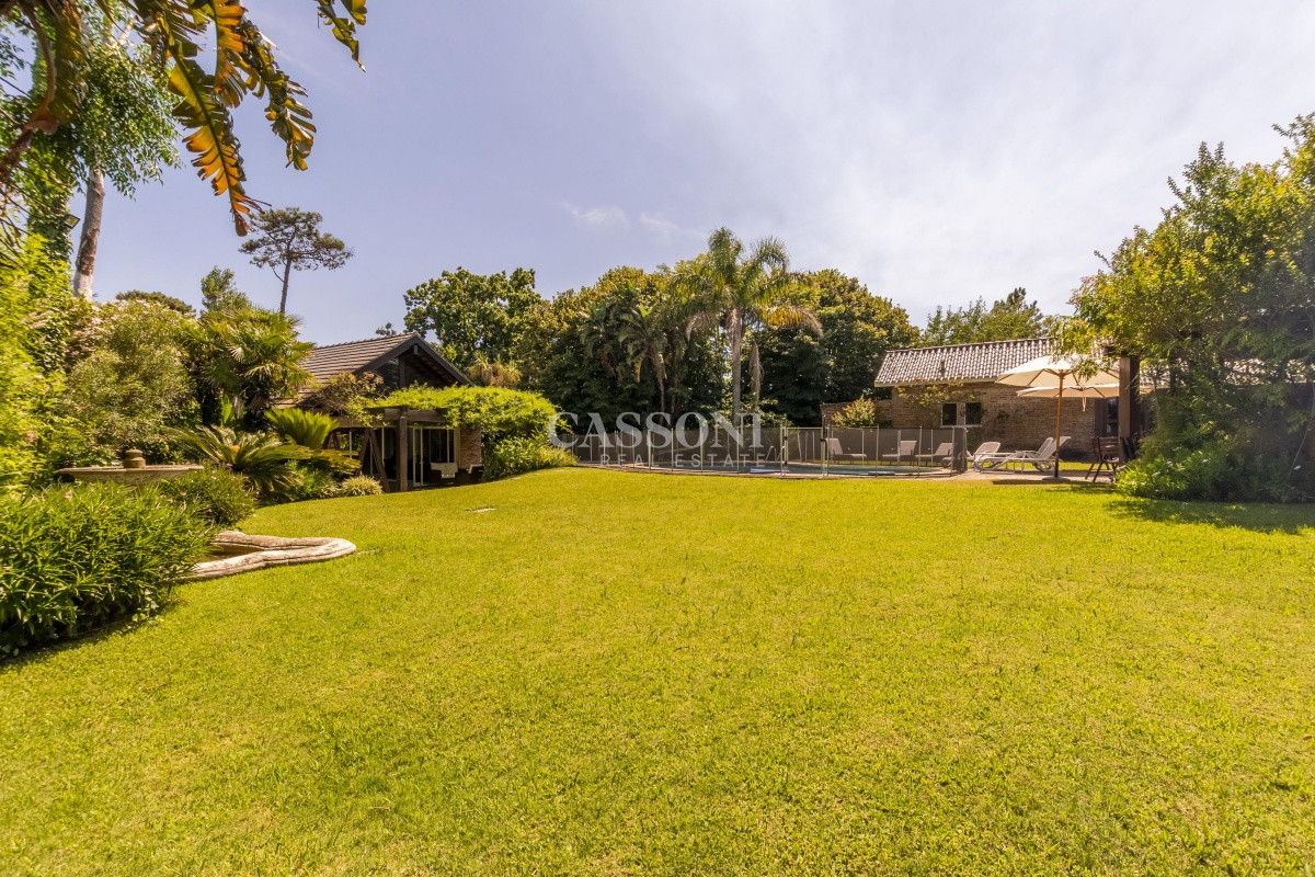 Casa ID.3595 - Venta Casa 8 dormitorios Playa Mansa Punta del Este