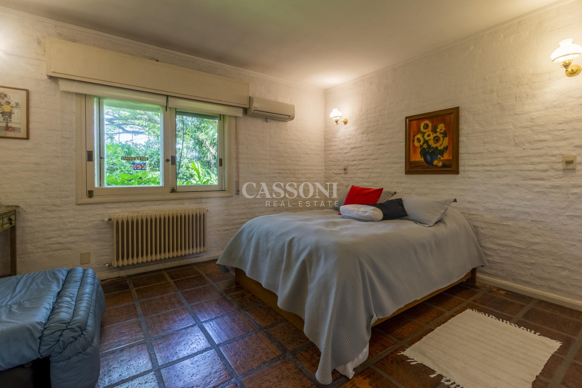 Casa ID.3595 - Venta Casa 8 dormitorios Playa Mansa Punta del Este