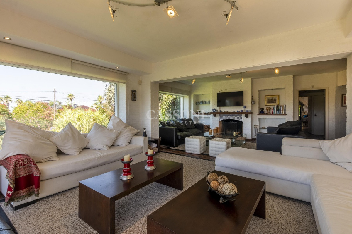 Casa ID.3595 - Venta Casa 8 dormitorios Playa Mansa Punta del Este