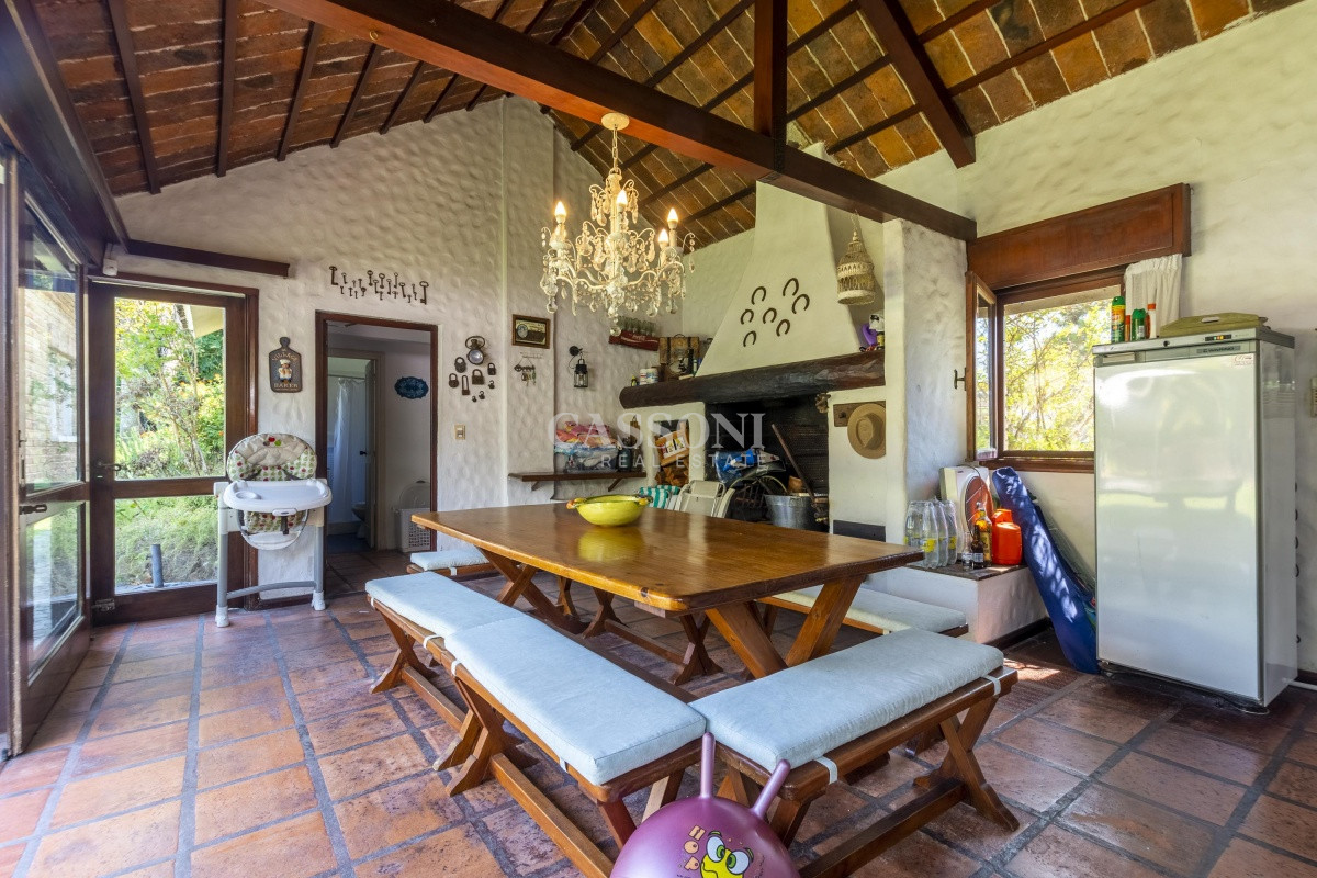 Casa ID.3595 - Venta Casa 8 dormitorios Playa Mansa Punta del Este