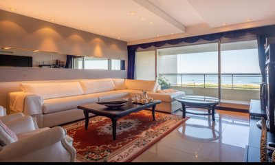 Venta apartamento 3 dormitorios en suite mas dependencia Punta del Este Playa Brava vista al mar