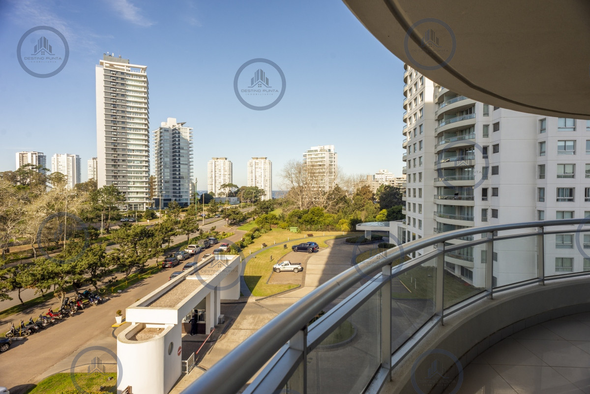 Apartamento ID.2291 - Venta Apartamento 3 dormitorios y dependencia en Ocean Drive Punta del Este