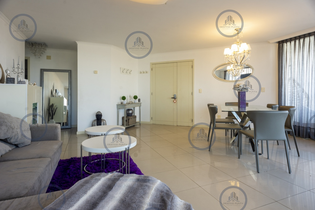 Apartamento ID.2291 - Venta Apartamento 3 dormitorios y dependencia en Ocean Drive Punta del Este