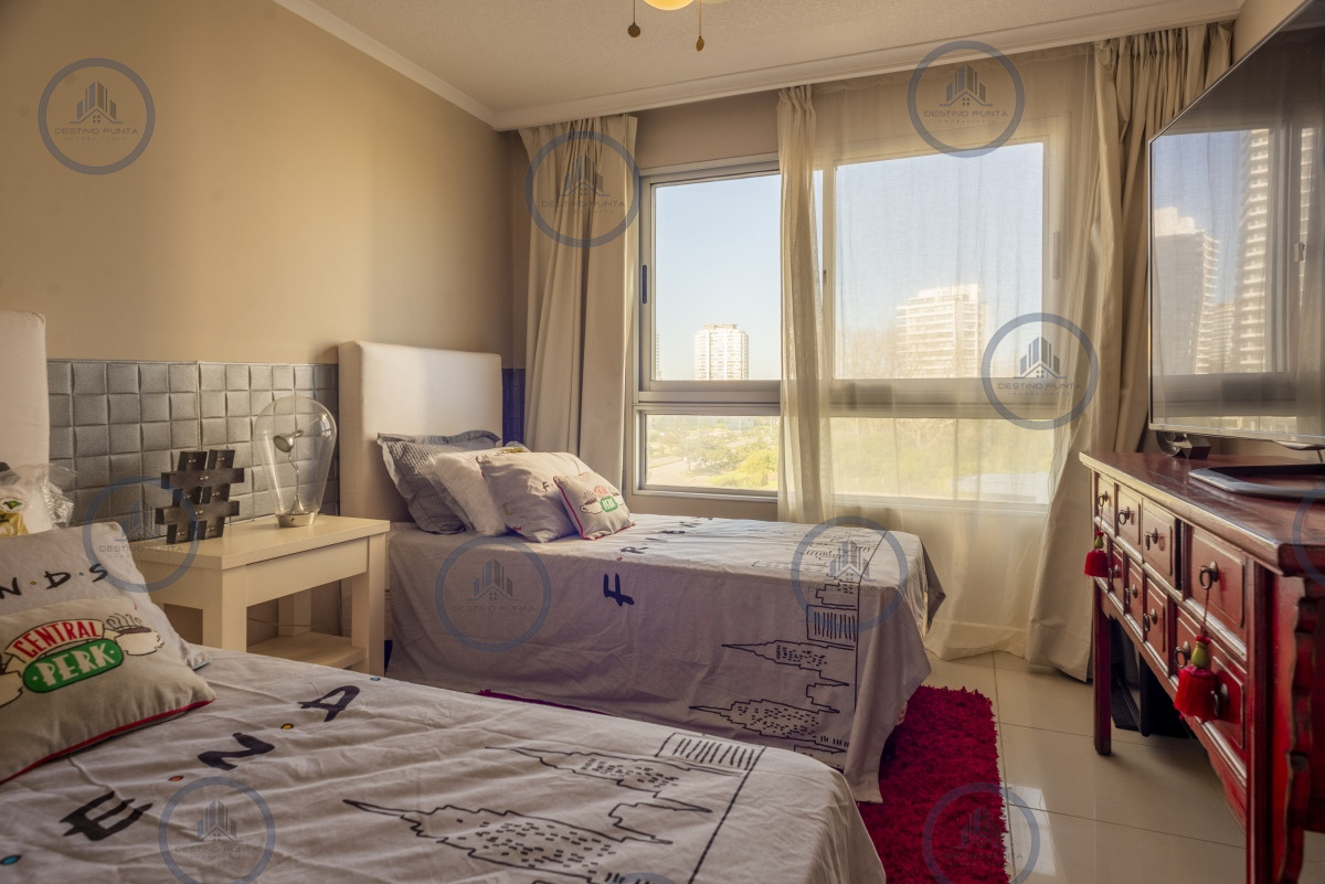 Apartamento ID.2291 - Venta Apartamento 3 dormitorios y dependencia en Ocean Drive Punta del Este
