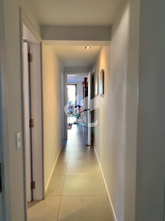 Apartamento ID.676 - Venta, Departamento de 2 dormitorios con terraza, Playa Brava, Punta del Este