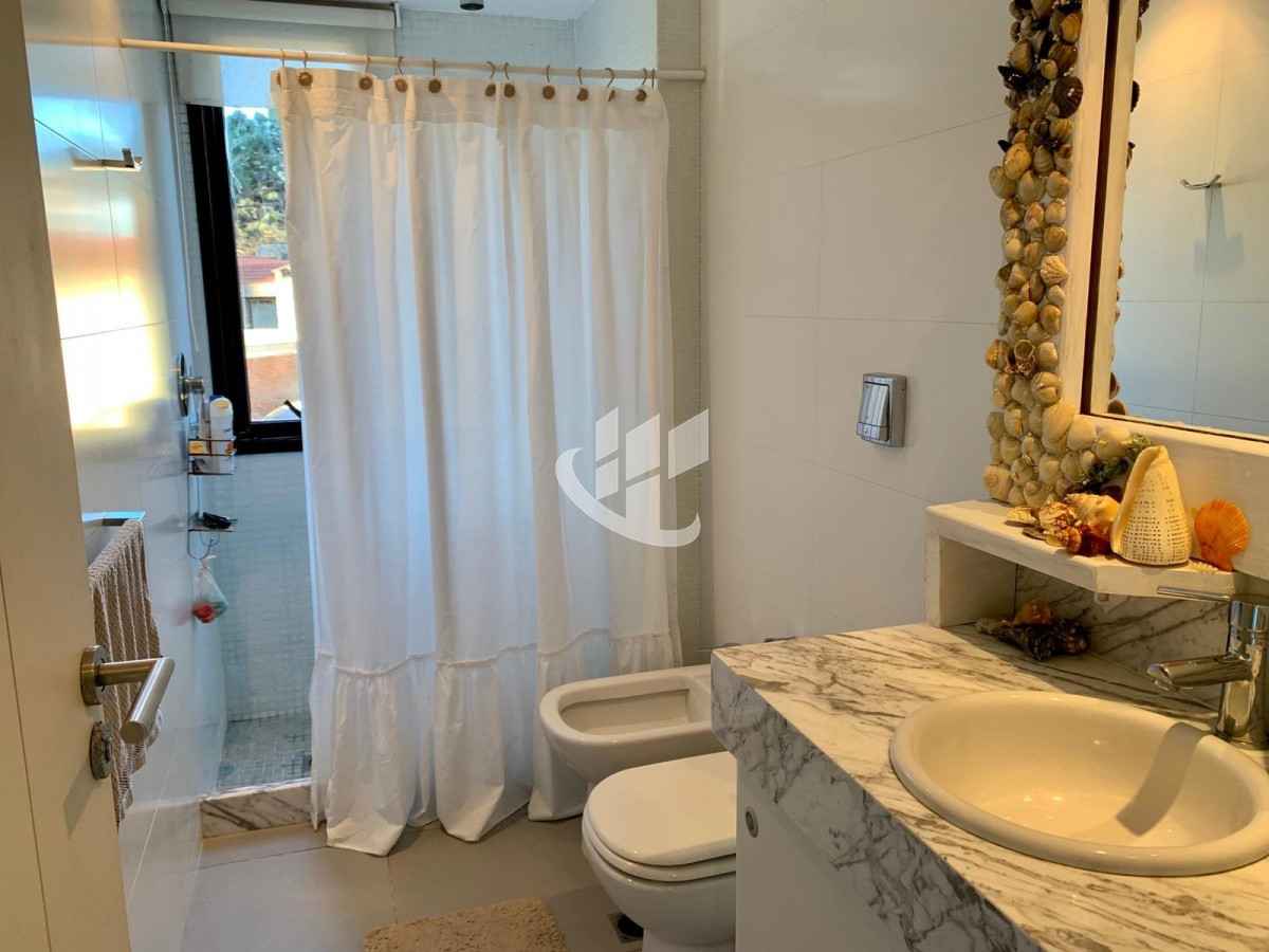 Apartamento ID.676 - Venta, Departamento de 2 dormitorios con terraza, Playa Brava, Punta del Este