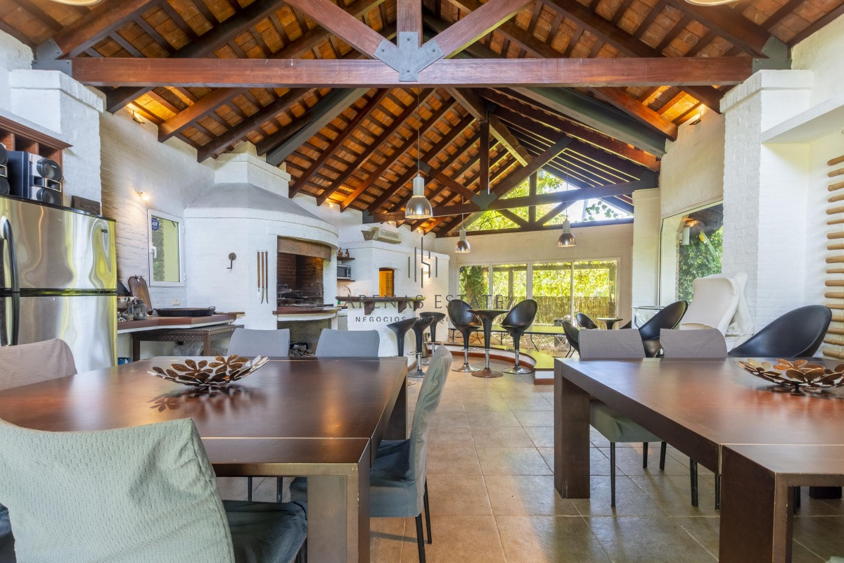 Casa ID.1336 - Venta Casa 8 dormitorios Playa Mansa Punta del Este