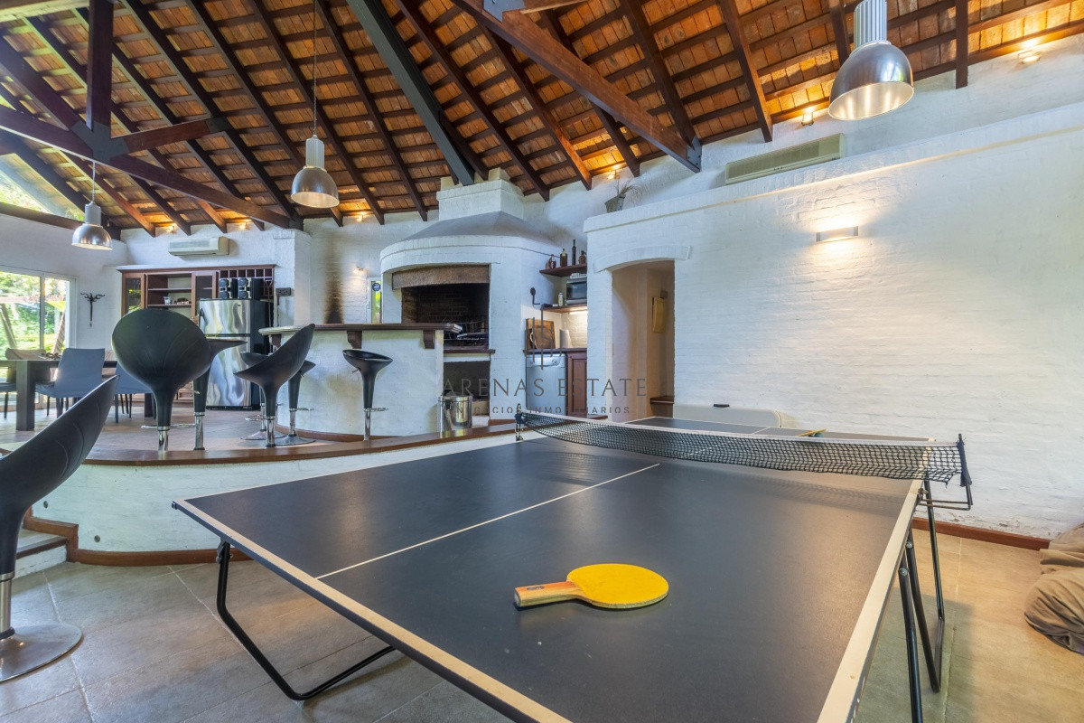 Casa ID.1336 - Venta Casa 8 dormitorios Playa Mansa Punta del Este