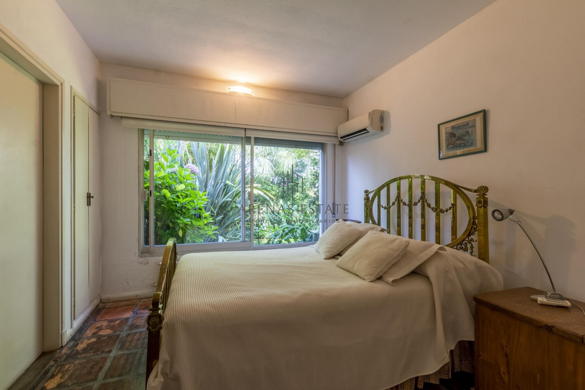 Casa ID.1336 - Venta Casa 8 dormitorios Playa Mansa Punta del Este