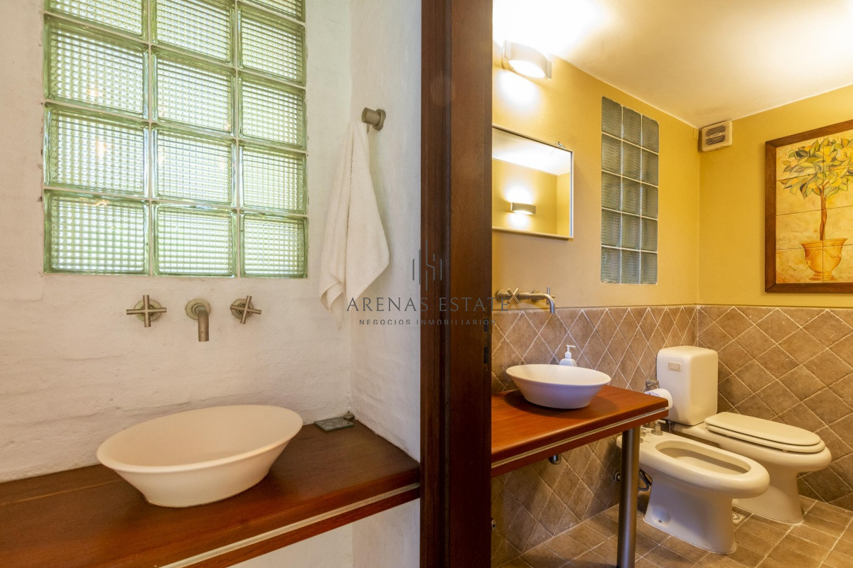 Casa ID.1336 - Venta Casa 8 dormitorios Playa Mansa Punta del Este