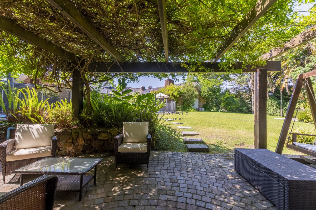 Casa ID.1336 - Venta Casa 8 dormitorios Playa Mansa Punta del Este