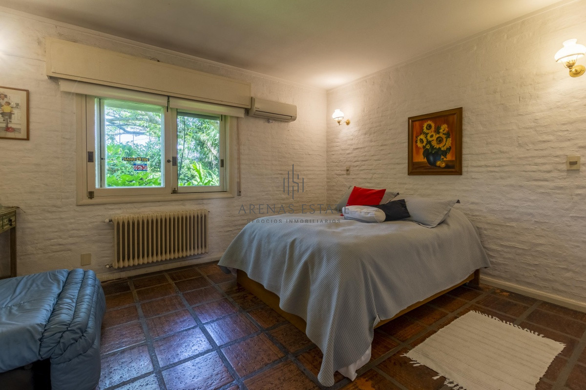 Casa ID.1336 - Venta Casa 8 dormitorios Playa Mansa Punta del Este