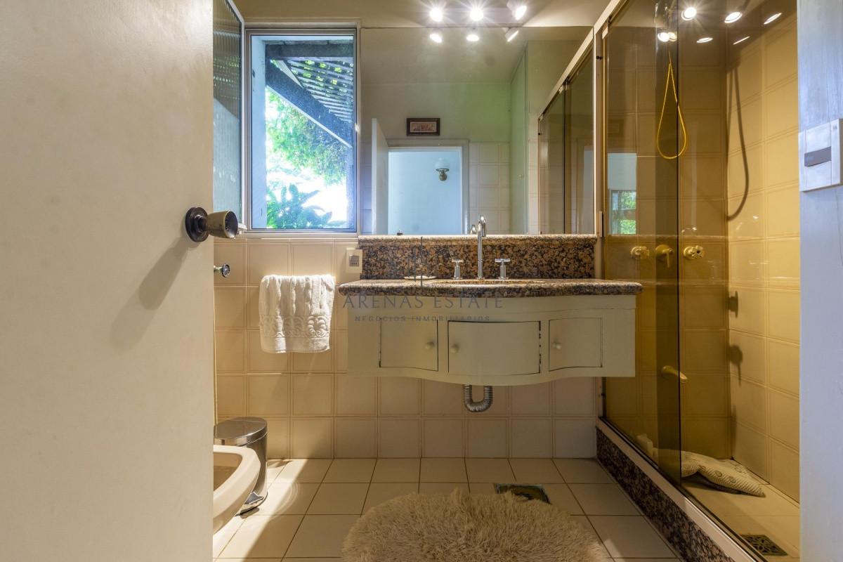 Casa ID.1336 - Venta Casa 8 dormitorios Playa Mansa Punta del Este