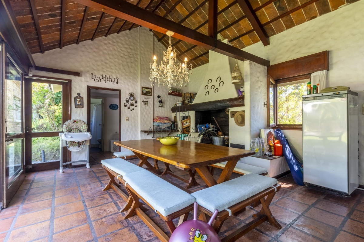 Casa ID.1336 - Venta Casa 8 dormitorios Playa Mansa Punta del Este