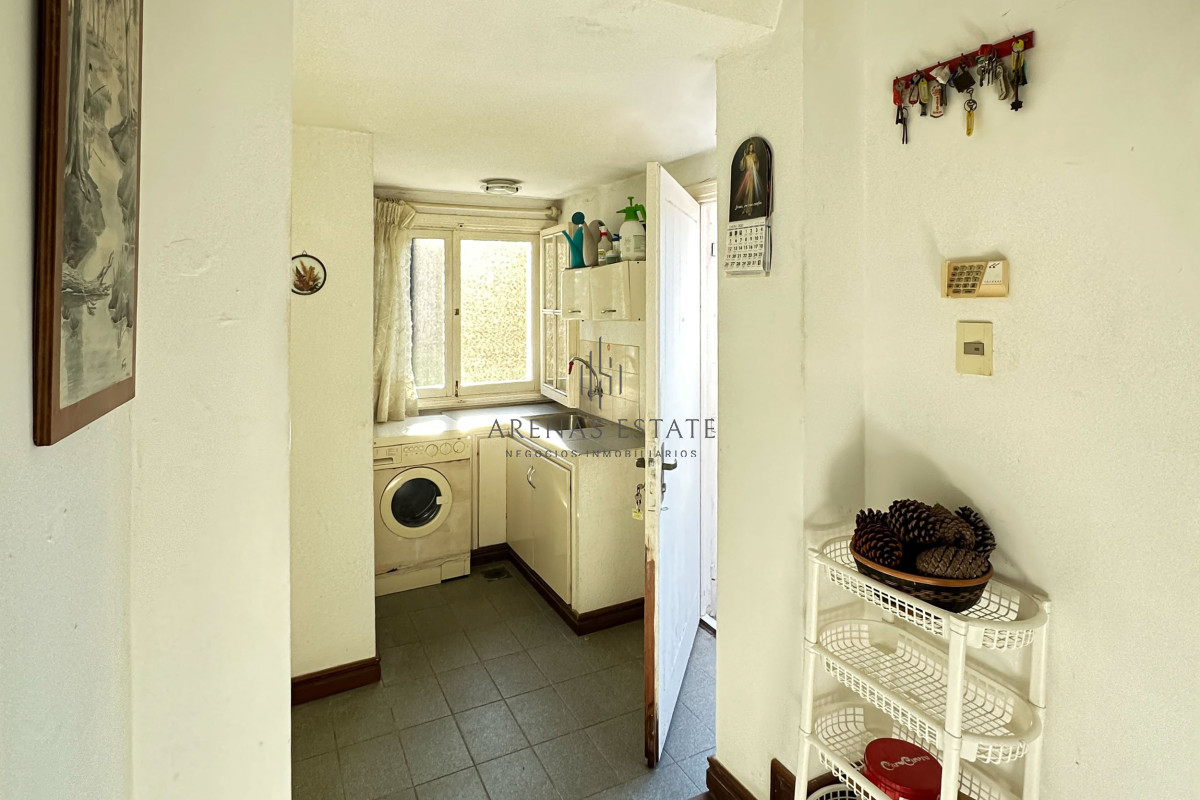 Casa ID.3942 - Venta Casa 5 dormitorios más dependencia en Cantegril Punta del Este Uruguay Piscina Parque Jardín
