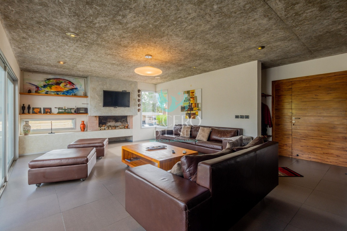 Casa ID.474 - Casa Venta 4 dormitorios  La Residence Barrio Privado