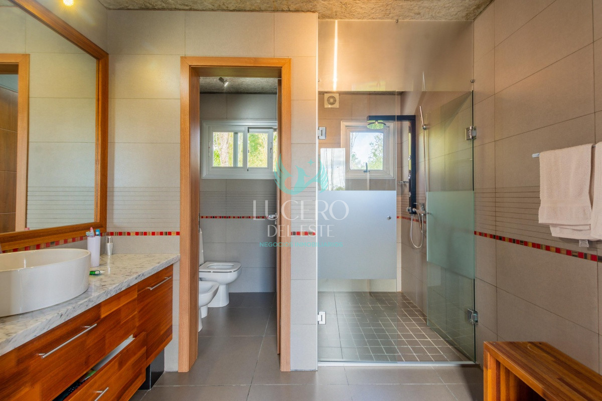 Casa ID.474 - Casa Venta 4 dormitorios  La Residence Barrio Privado