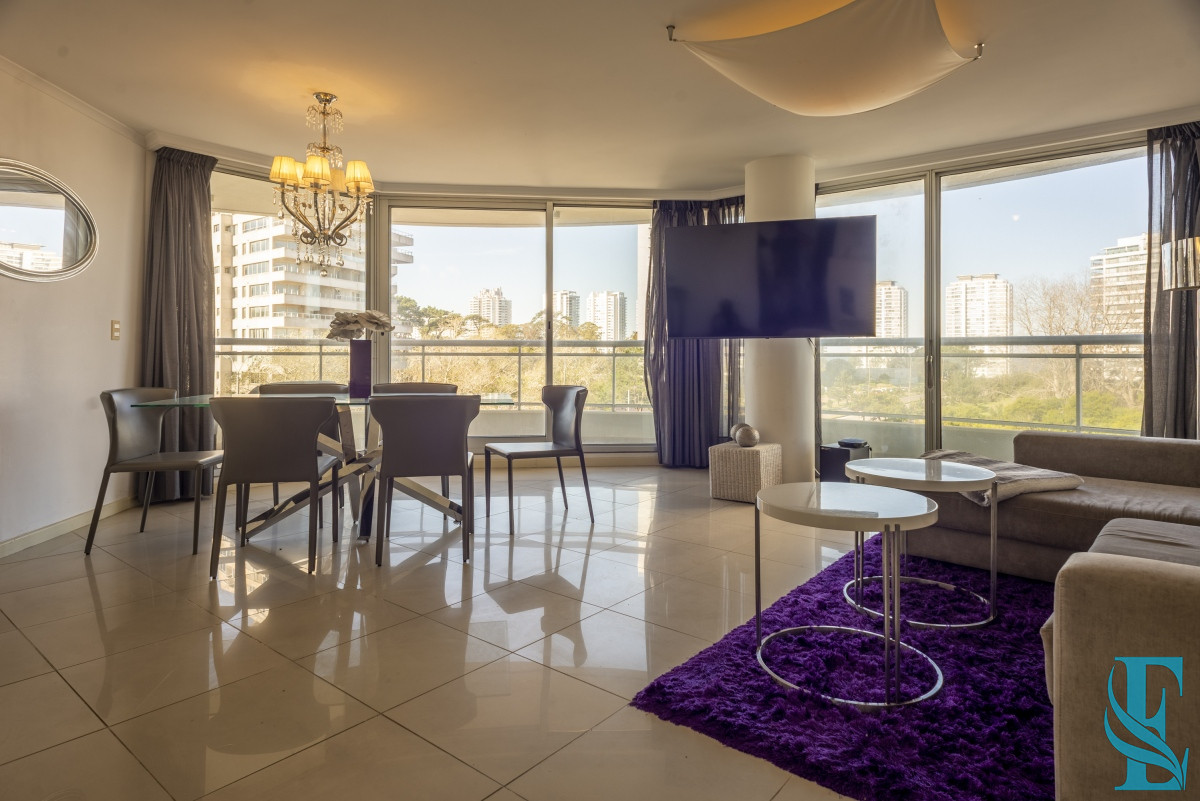 Apartamento ID.450 - Venta Apartamento 3 dormitorios y dependencia en Ocean Drive Punta del Este