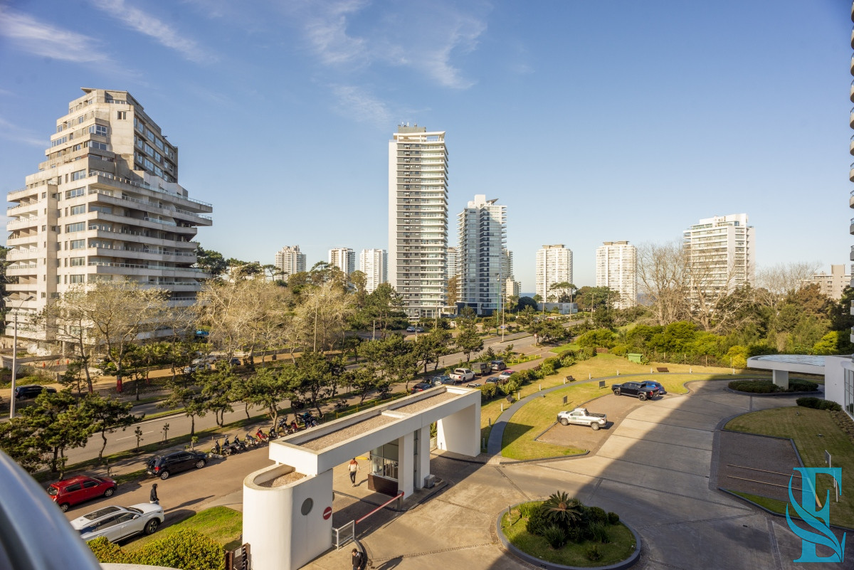 Apartamento ID.450 - Venta Apartamento 3 dormitorios y dependencia en Ocean Drive Punta del Este