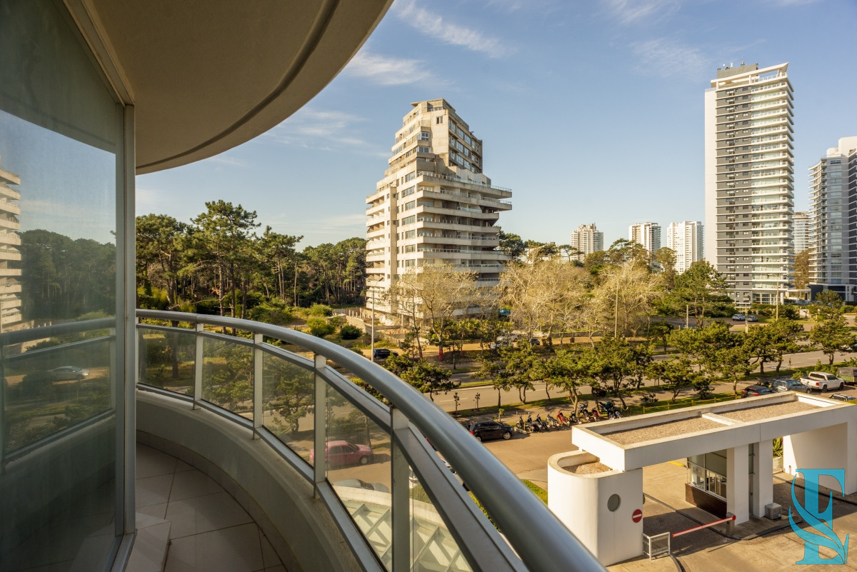 Apartamento ID.450 - Venta Apartamento 3 dormitorios y dependencia en Ocean Drive Punta del Este
