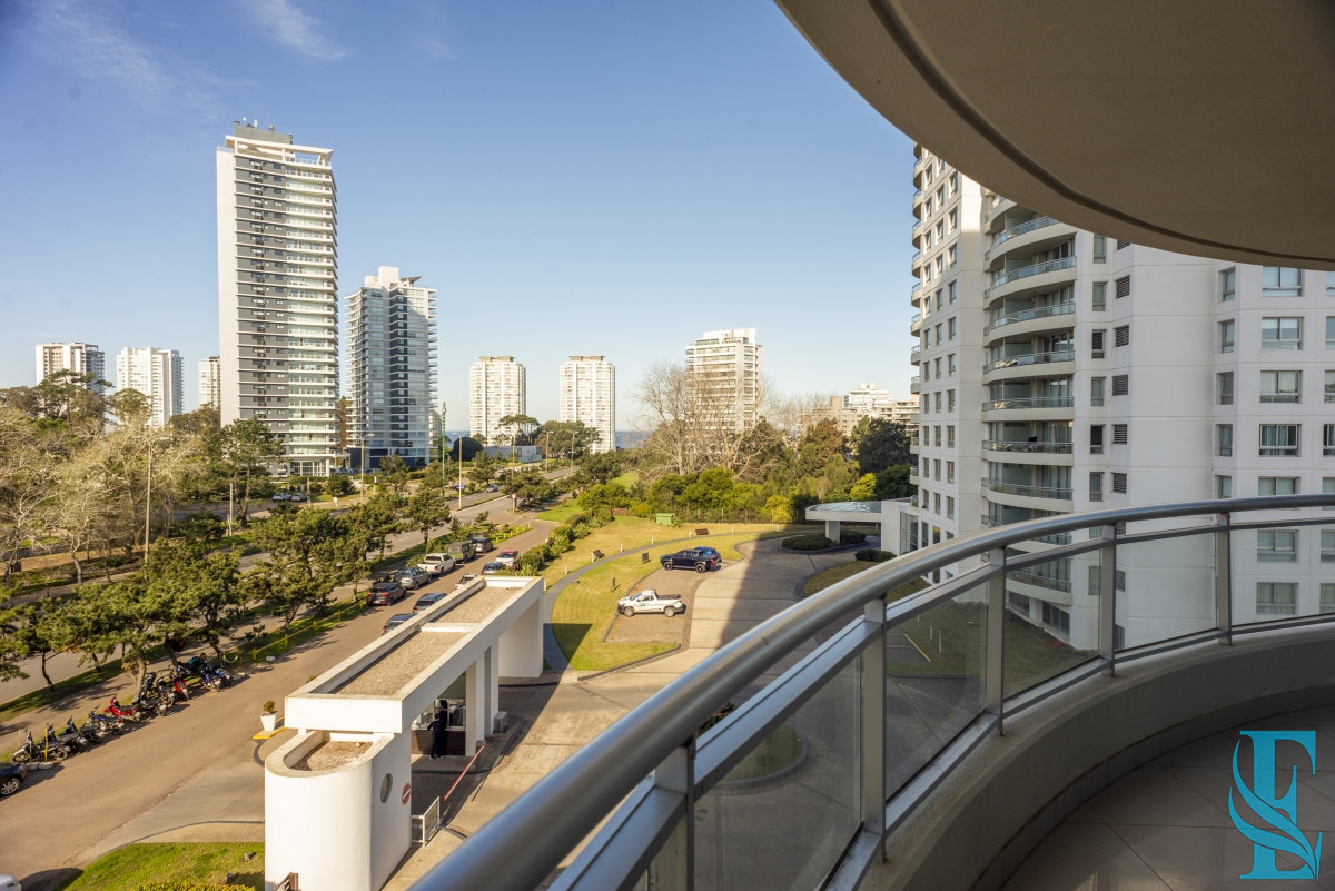 Apartamento ID.450 - Venta Apartamento 3 dormitorios y dependencia en Ocean Drive Punta del Este