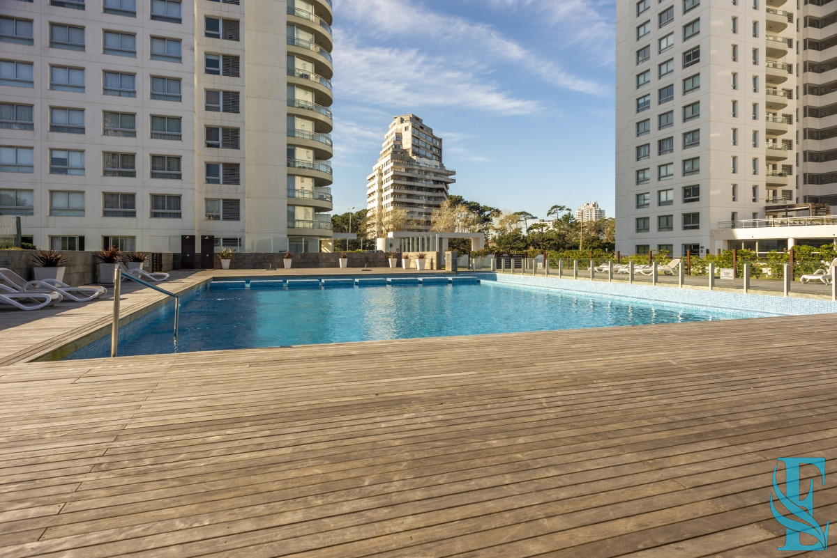 Apartamento ID.450 - Venta Apartamento 3 dormitorios y dependencia en Ocean Drive Punta del Este