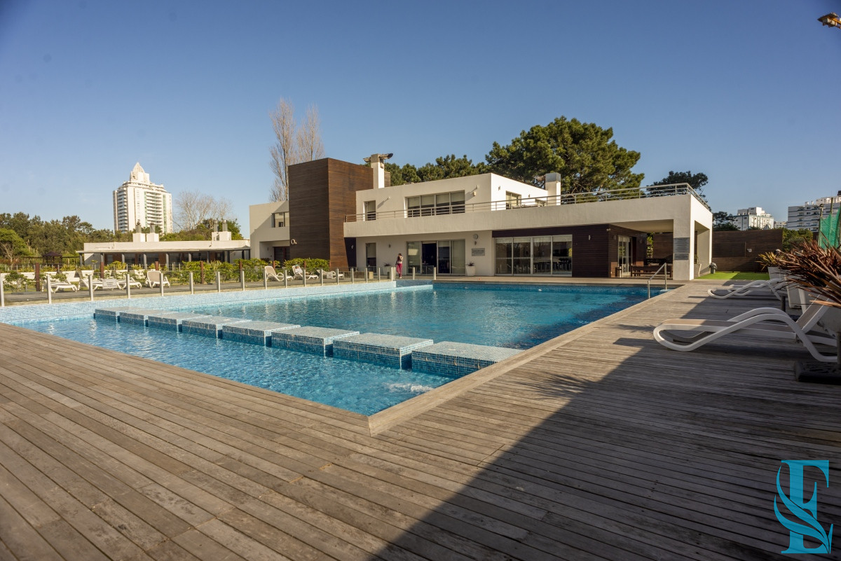 Apartamento ID.450 - Venta Apartamento 3 dormitorios y dependencia en Ocean Drive Punta del Este