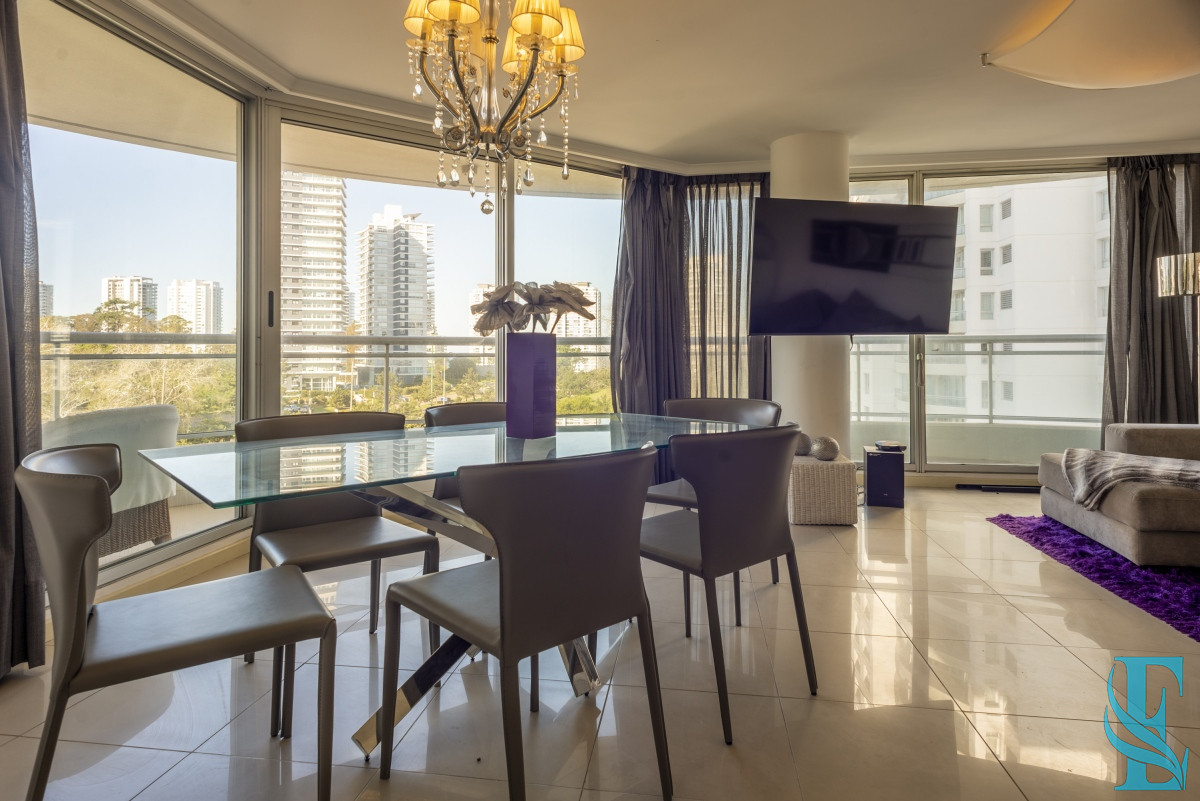 Apartamento ID.450 - Venta Apartamento 3 dormitorios y dependencia en Ocean Drive Punta del Este