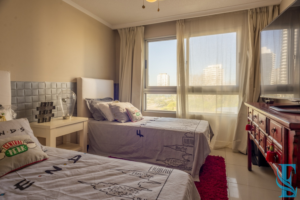 Apartamento ID.450 - Venta Apartamento 3 dormitorios y dependencia en Ocean Drive Punta del Este