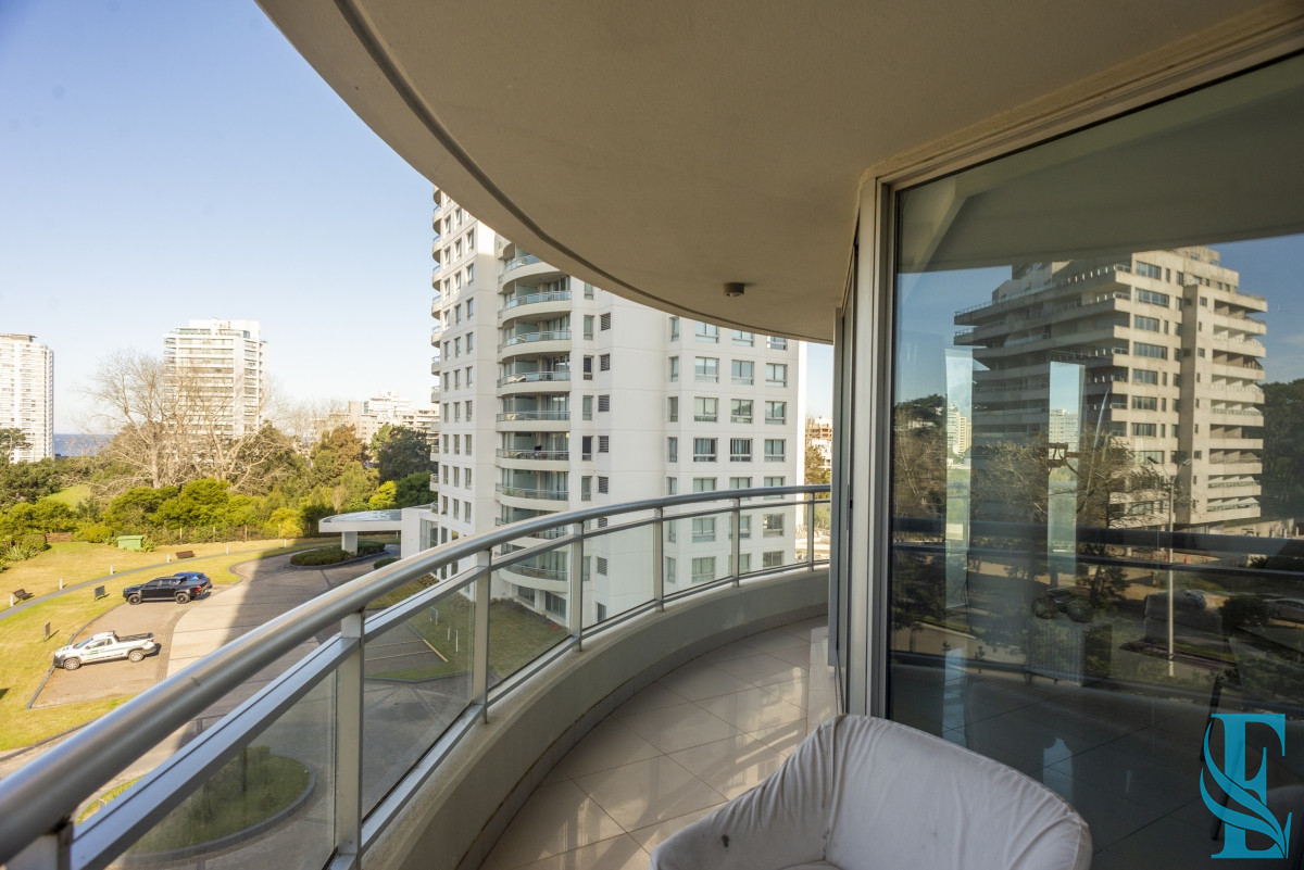 Apartamento ID.450 - Venta Apartamento 3 dormitorios y dependencia en Ocean Drive Punta del Este