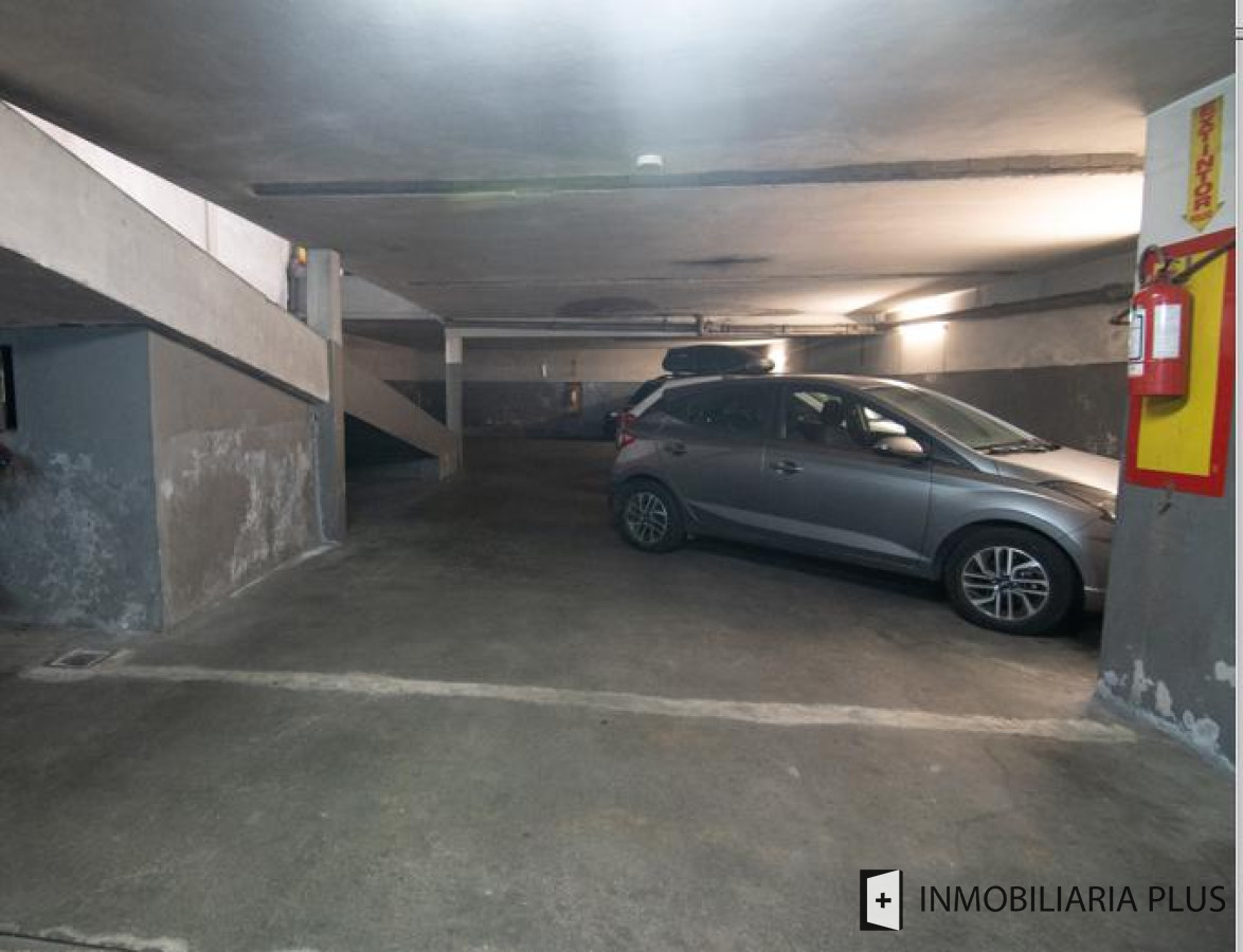 Apartamento ID.320 - Venta Apartamento 3 dorm + servicio, 3 Baños y 2 Garaje  en el Centro de Montevideo C874