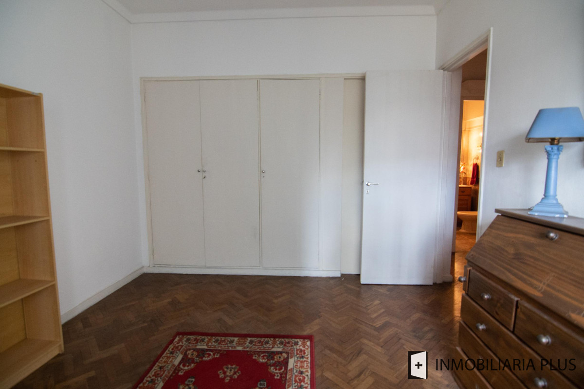 Apartamento ID.320 - Venta Apartamento 3 dorm + servicio, 3 Baños y 2 Garaje  en el Centro de Montevideo C874