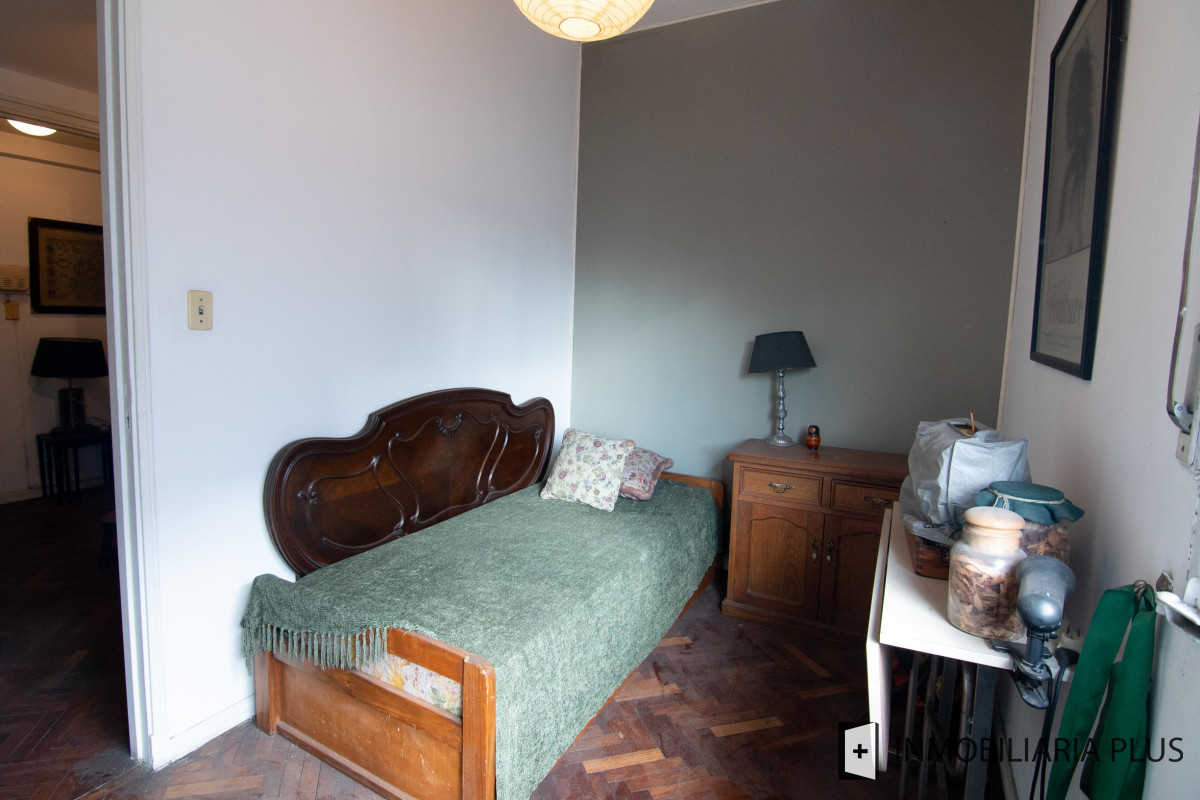Apartamento ID.320 - Venta Apartamento 3 dorm + servicio, 3 Baños y 2 Garaje  en el Centro de Montevideo C874