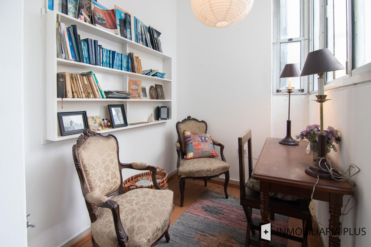 Apartamento ID.320 - Venta Apartamento 3 dorm + servicio, 3 Baños y 2 Garaje  en el Centro de Montevideo C874