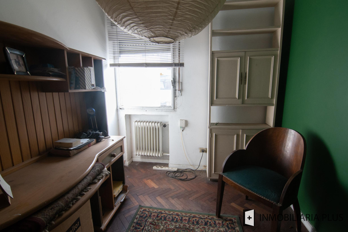 Apartamento ID.320 - Venta Apartamento 3 dorm + servicio, 3 Baños y 2 Garaje  en el Centro de Montevideo C874