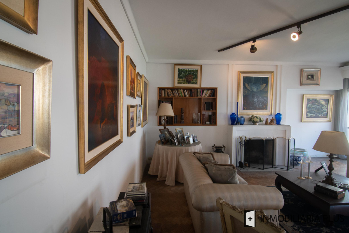Apartamento ID.320 - Venta Apartamento 3 dorm + servicio, 3 Baños y 2 Garaje  en el Centro de Montevideo C874