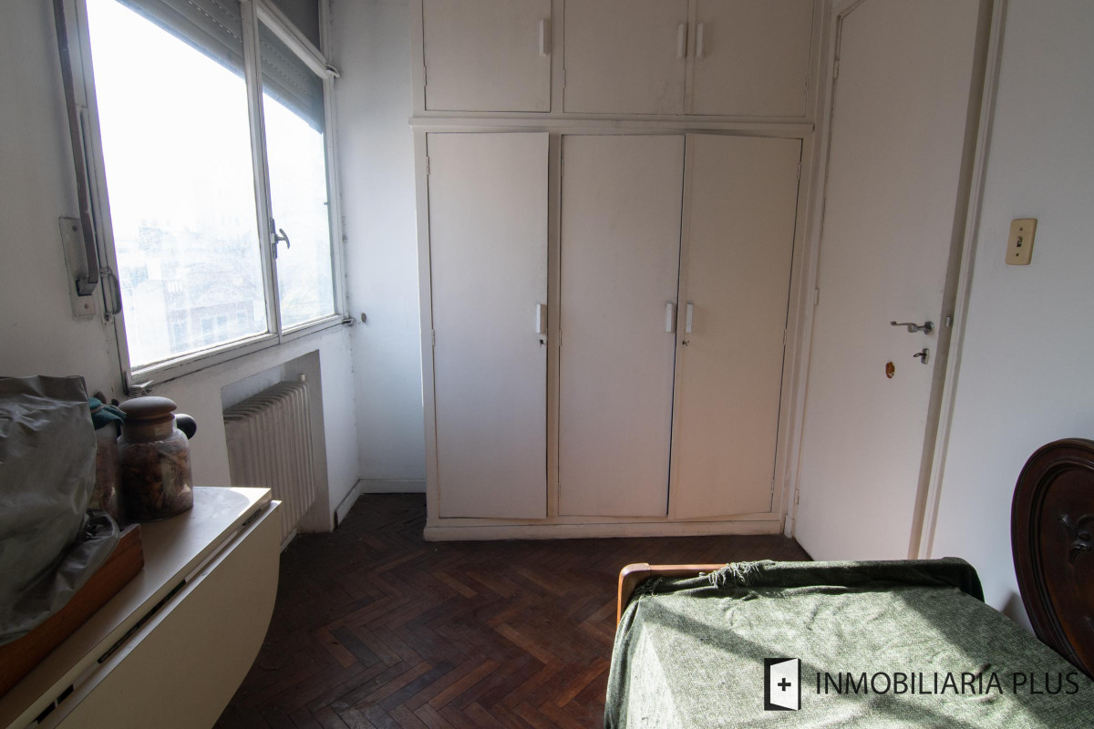 Apartamento ID.320 - Venta Apartamento 3 dorm + servicio, 3 Baños y 2 Garaje  en el Centro de Montevideo C874