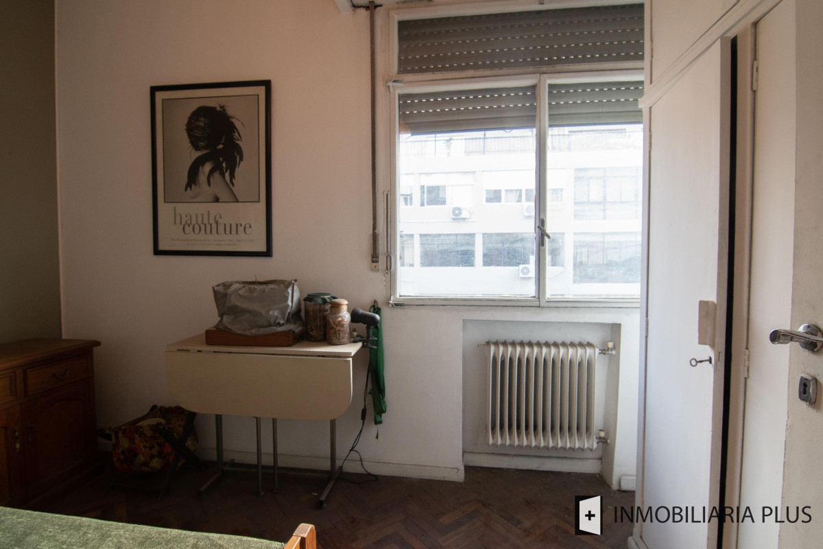 Apartamento ID.320 - Venta Apartamento 3 dorm + servicio, 3 Baños y 2 Garaje  en el Centro de Montevideo C874